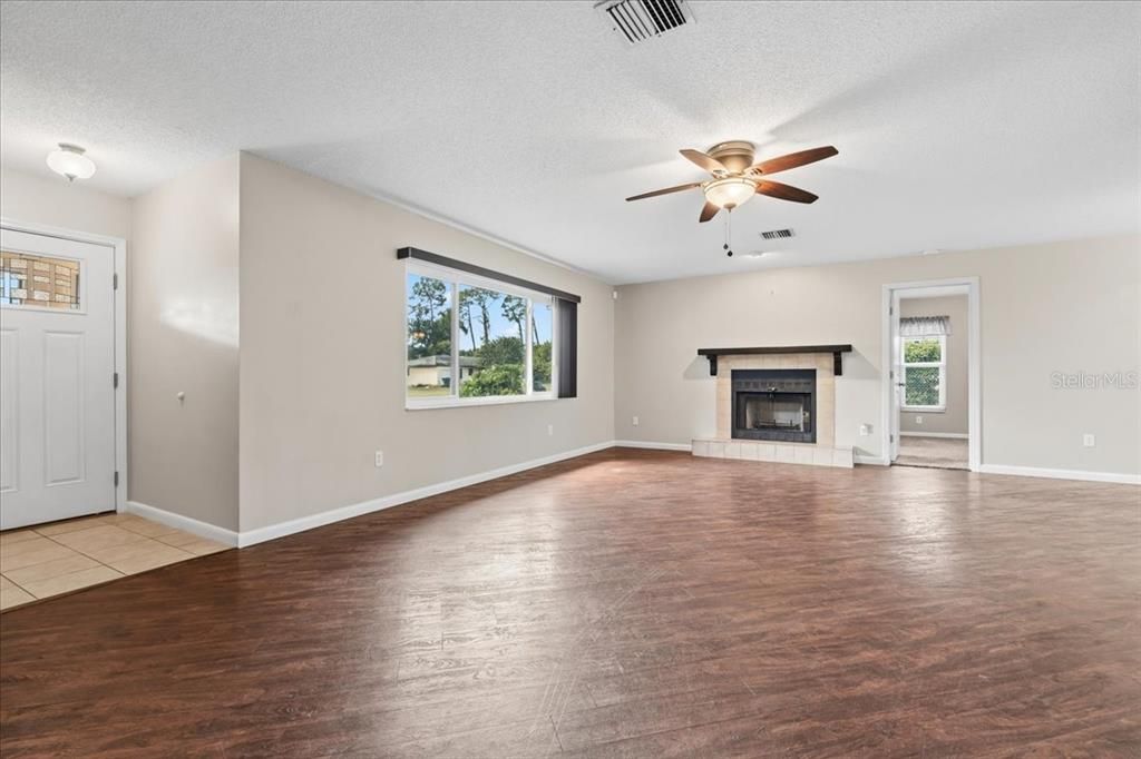 For Sale: $259,800 (2 beds, 2 baths, 1344 Square Feet)