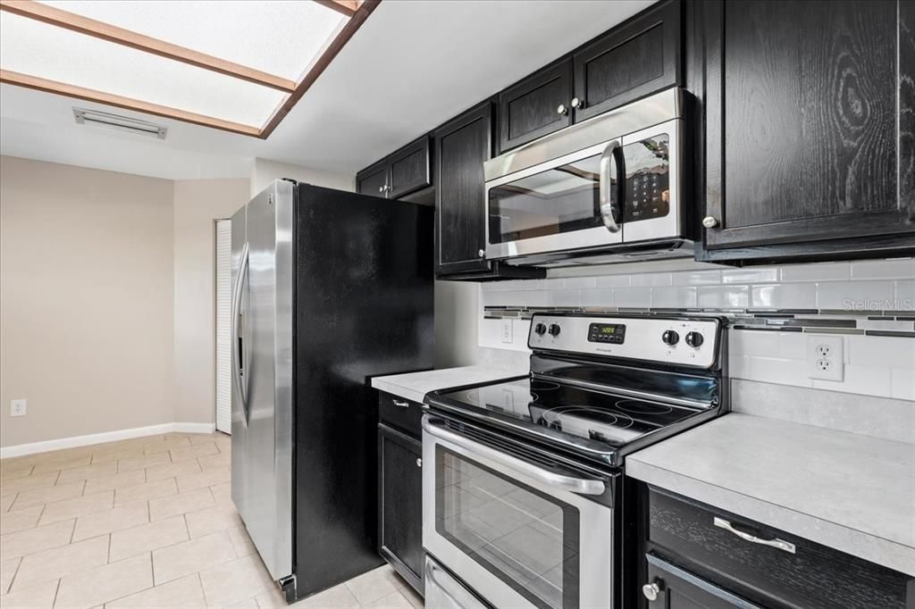 For Sale: $259,800 (2 beds, 2 baths, 1344 Square Feet)