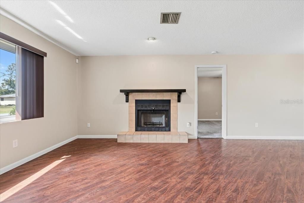 For Sale: $259,800 (2 beds, 2 baths, 1344 Square Feet)