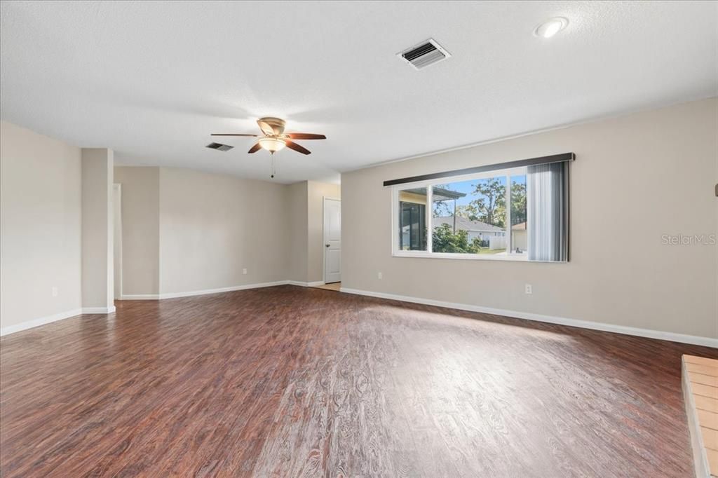 For Sale: $259,800 (2 beds, 2 baths, 1344 Square Feet)