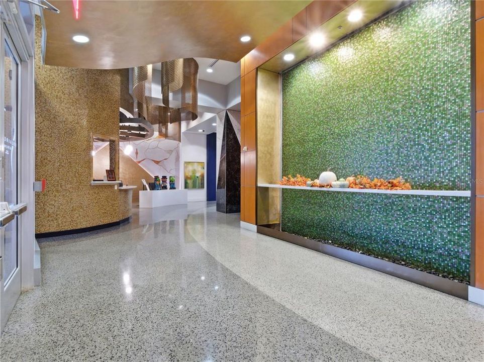 For Sale: $224,900 (1 beds, 1 baths, 715 Square Feet)