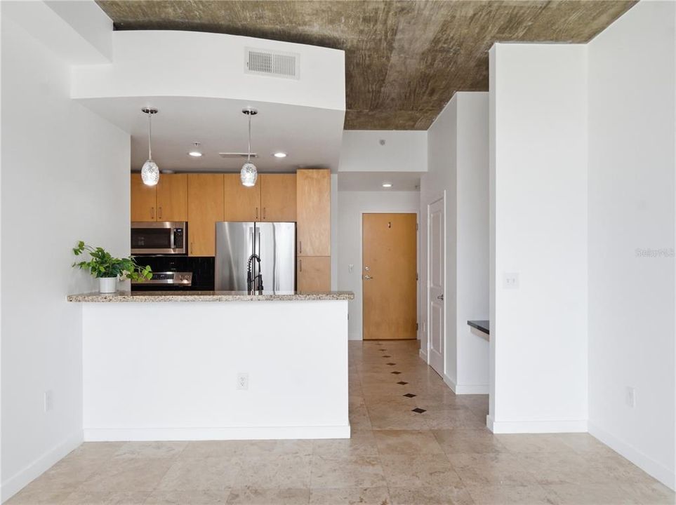 For Sale: $224,900 (1 beds, 1 baths, 715 Square Feet)