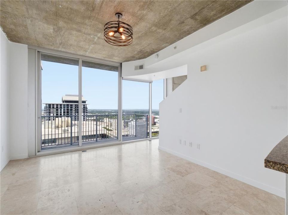 For Sale: $224,900 (1 beds, 1 baths, 715 Square Feet)