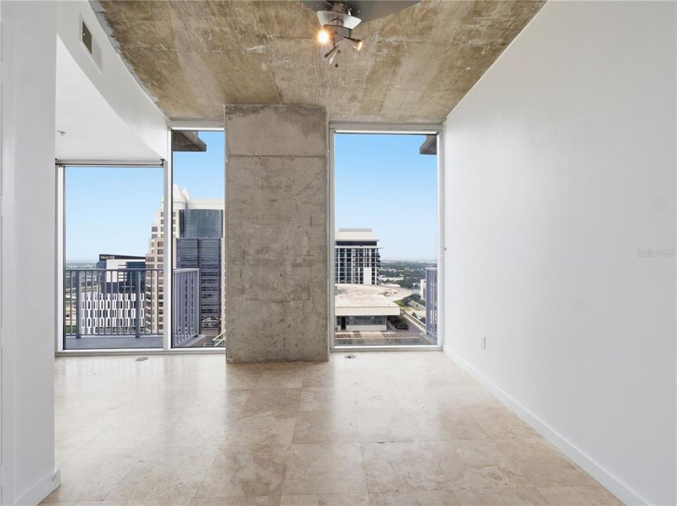 For Sale: $224,900 (1 beds, 1 baths, 715 Square Feet)