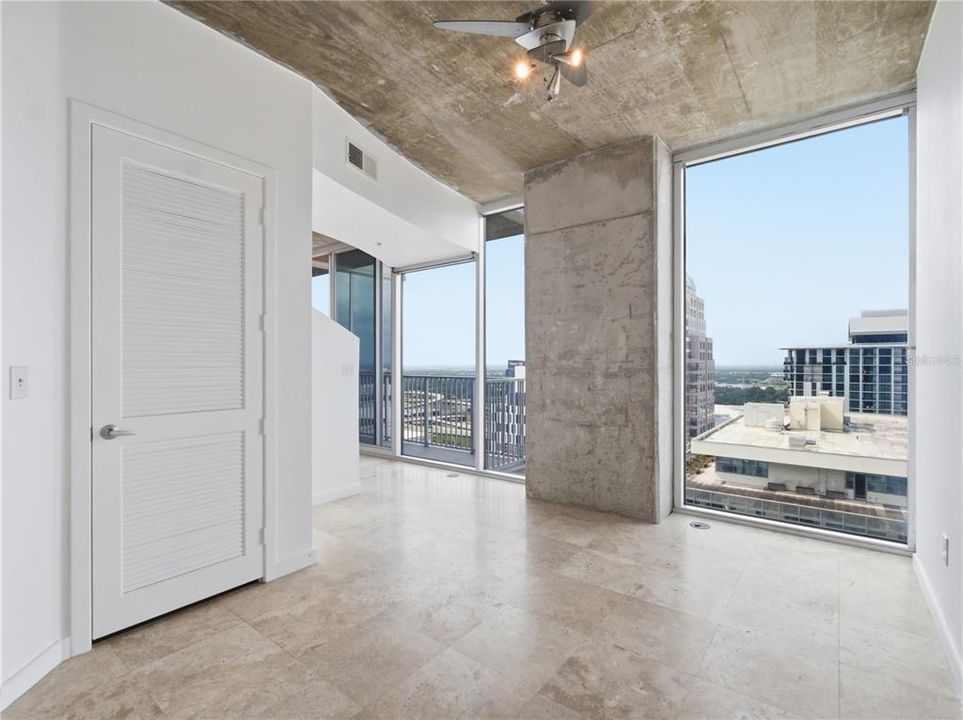 For Sale: $224,900 (1 beds, 1 baths, 715 Square Feet)