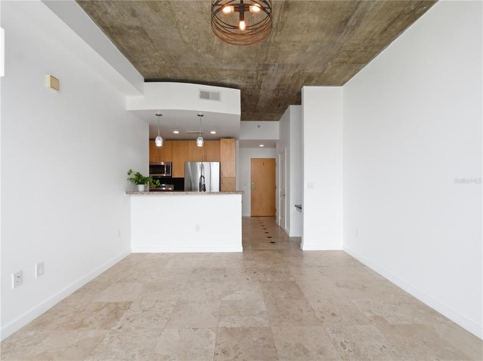 For Sale: $224,900 (1 beds, 1 baths, 715 Square Feet)