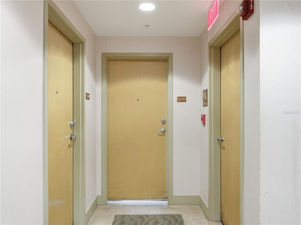 For Sale: $224,900 (1 beds, 1 baths, 715 Square Feet)