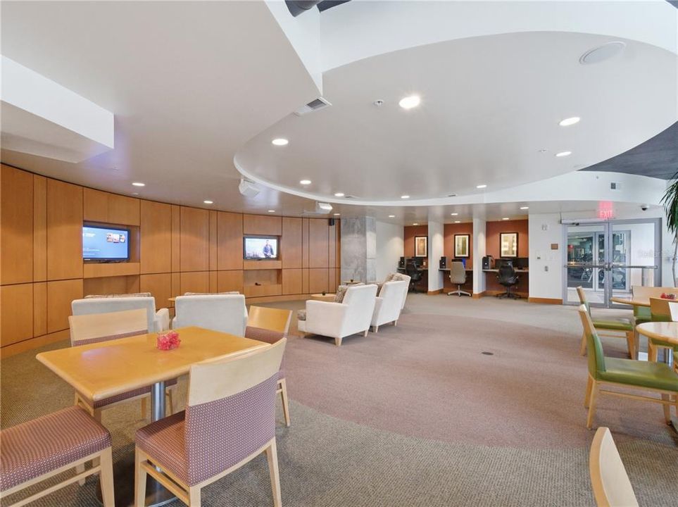 For Sale: $224,900 (1 beds, 1 baths, 715 Square Feet)