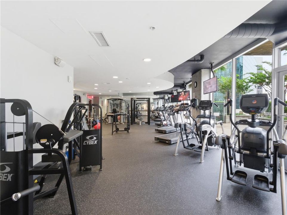 For Sale: $224,900 (1 beds, 1 baths, 715 Square Feet)