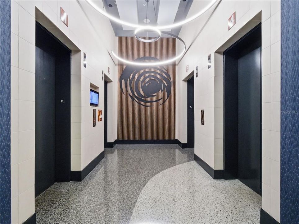 For Sale: $224,900 (1 beds, 1 baths, 715 Square Feet)