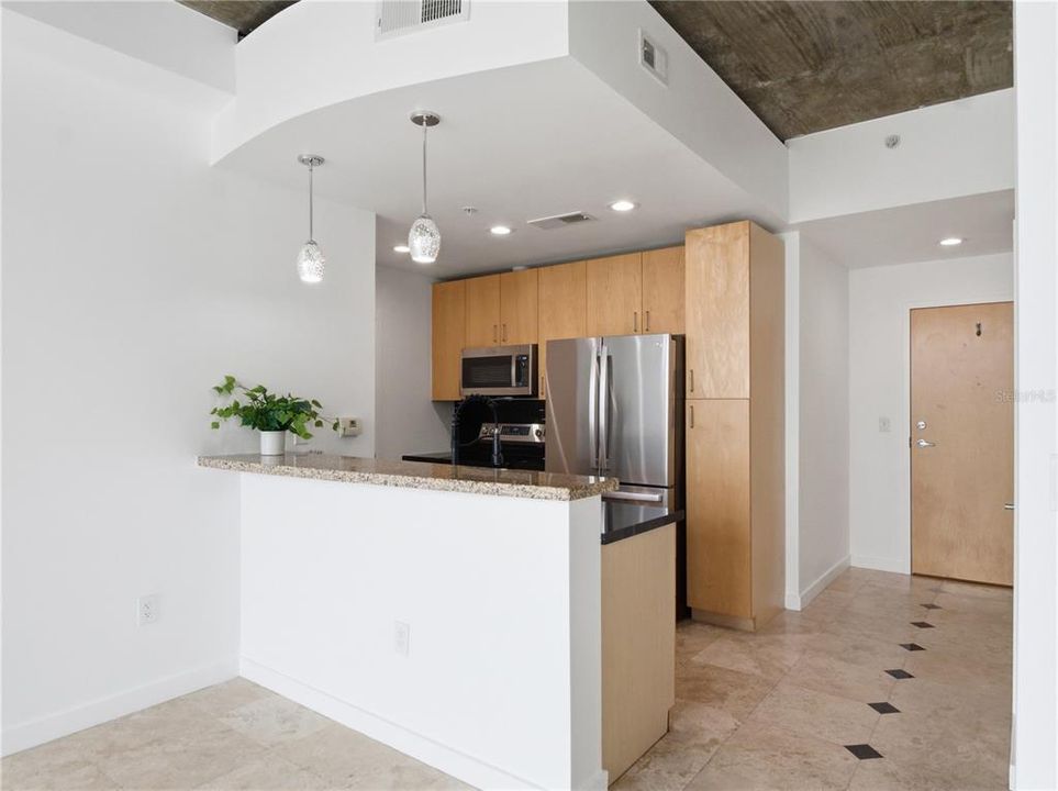 For Sale: $224,900 (1 beds, 1 baths, 715 Square Feet)