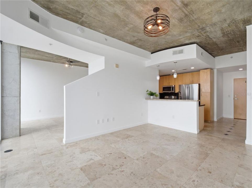 For Sale: $224,900 (1 beds, 1 baths, 715 Square Feet)