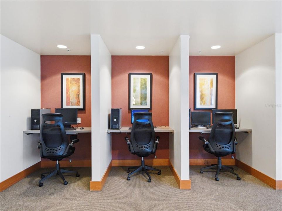 For Sale: $224,900 (1 beds, 1 baths, 715 Square Feet)