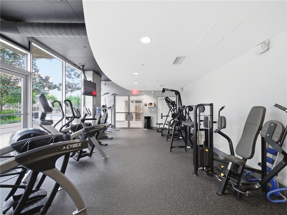 For Sale: $224,900 (1 beds, 1 baths, 715 Square Feet)