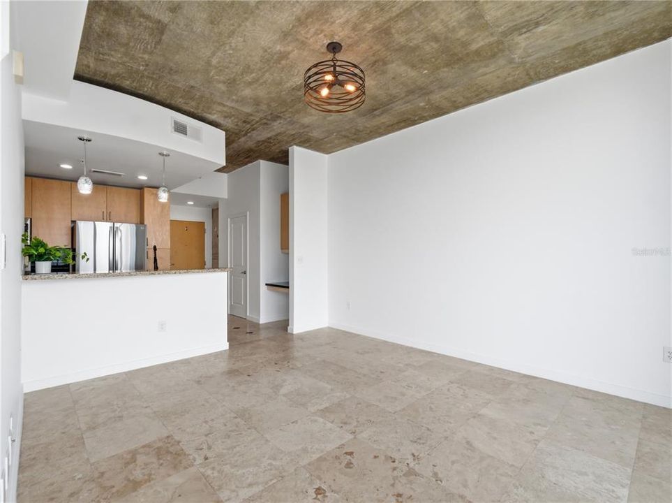 For Sale: $224,900 (1 beds, 1 baths, 715 Square Feet)