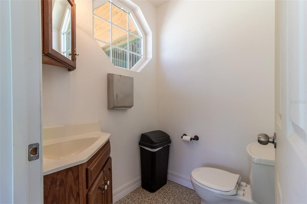 For Sale: $950,000 (5 beds, 3 baths, 2178 Square Feet)