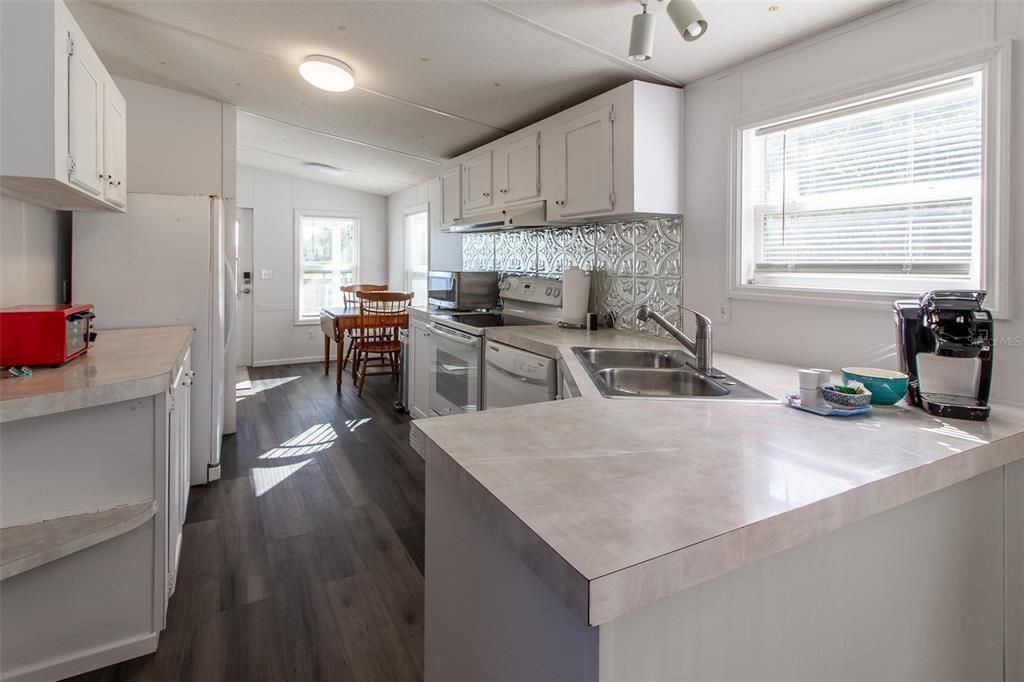 For Sale: $950,000 (5 beds, 3 baths, 2178 Square Feet)