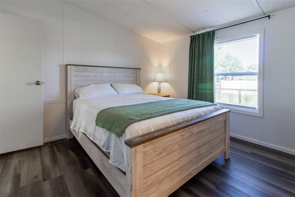 For Sale: $950,000 (5 beds, 3 baths, 2178 Square Feet)