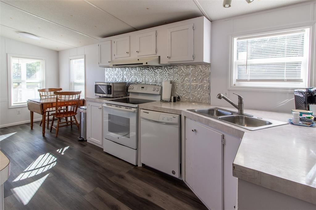 For Sale: $950,000 (5 beds, 3 baths, 2178 Square Feet)