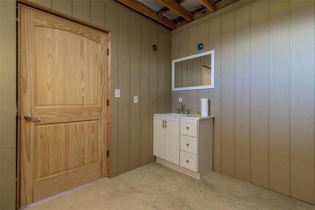 For Sale: $950,000 (5 beds, 3 baths, 2178 Square Feet)