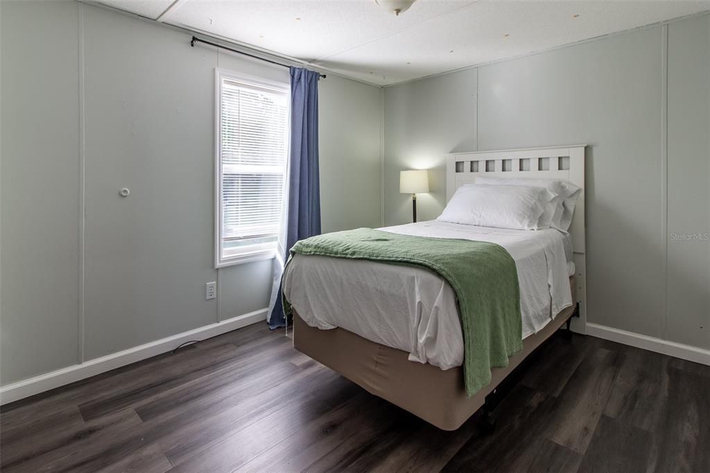 For Sale: $950,000 (5 beds, 3 baths, 2178 Square Feet)