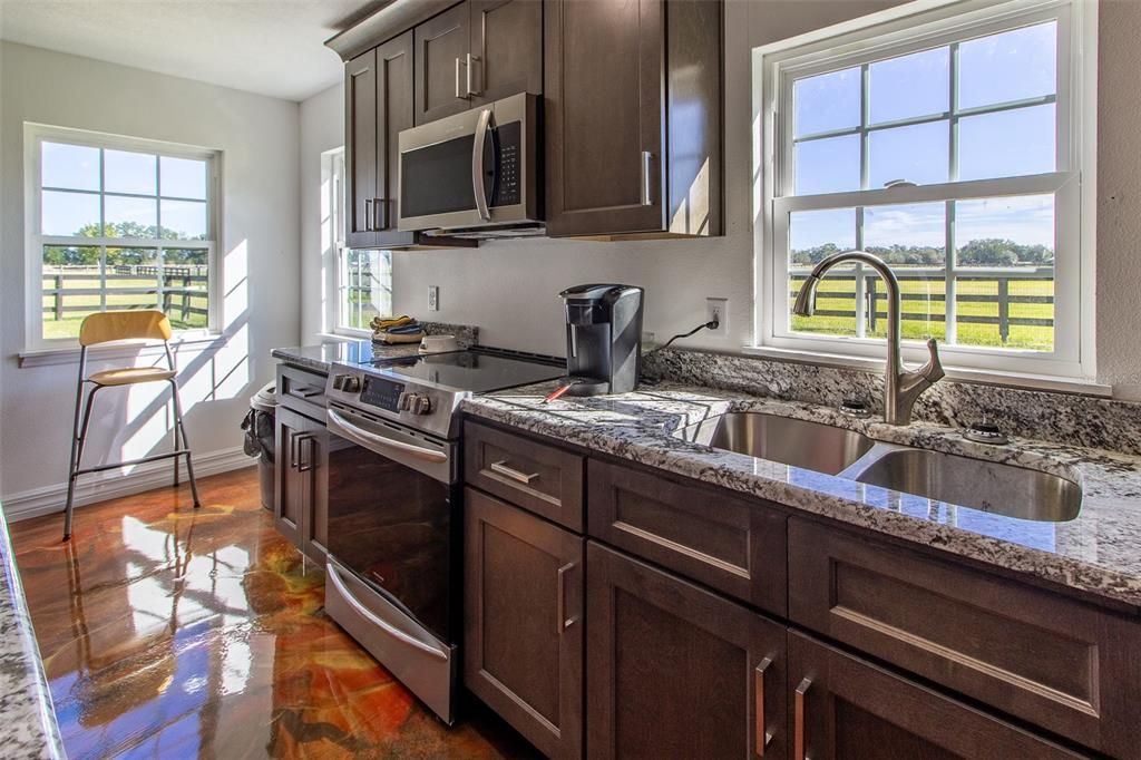 For Sale: $950,000 (5 beds, 3 baths, 2178 Square Feet)