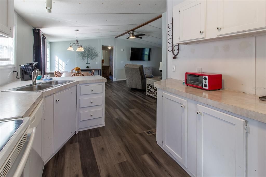 For Sale: $950,000 (5 beds, 3 baths, 2178 Square Feet)