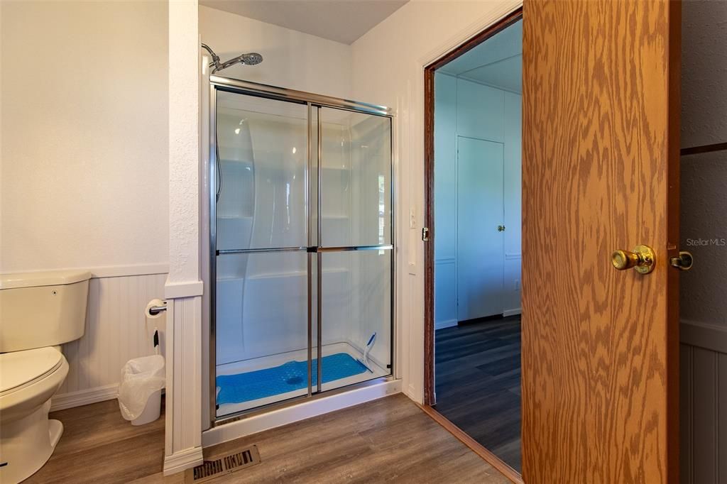 For Sale: $950,000 (5 beds, 3 baths, 2178 Square Feet)