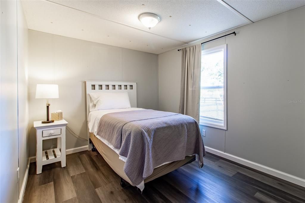 For Sale: $950,000 (5 beds, 3 baths, 2178 Square Feet)