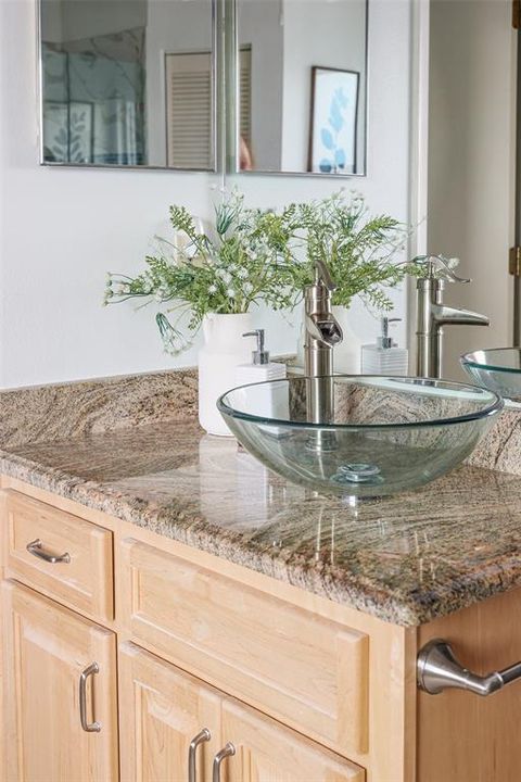 For Sale: $299,900 (2 beds, 2 baths, 1751 Square Feet)