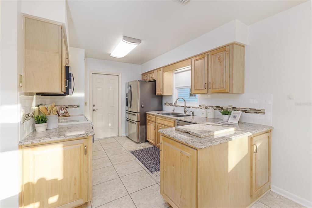 For Sale: $299,900 (2 beds, 2 baths, 1751 Square Feet)