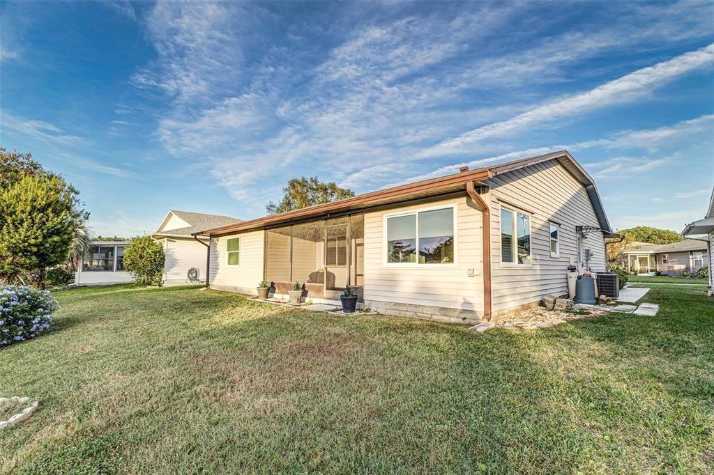 For Sale: $299,900 (2 beds, 2 baths, 1751 Square Feet)