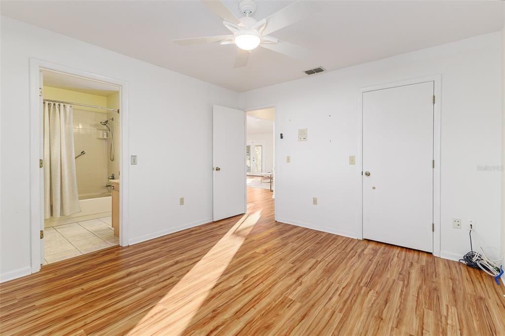 For Sale: $299,900 (2 beds, 2 baths, 1751 Square Feet)