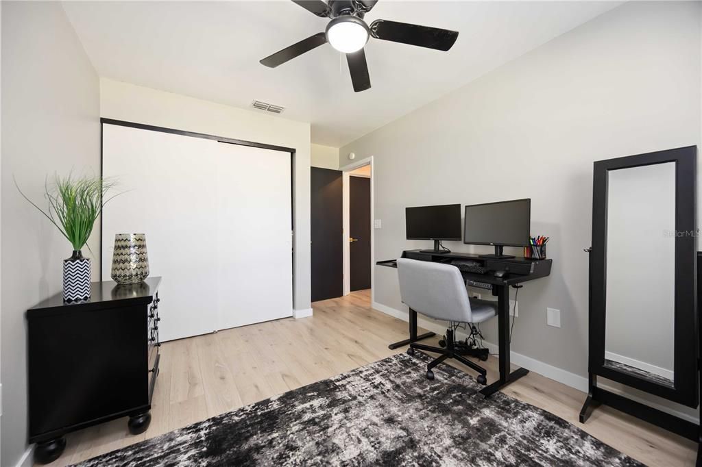 For Sale: $349,999 (2 beds, 2 baths, 878 Square Feet)