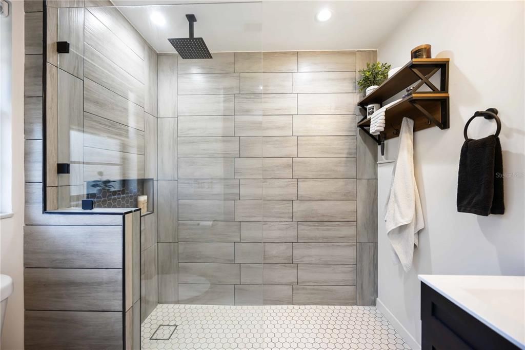 For Sale: $349,999 (2 beds, 2 baths, 878 Square Feet)