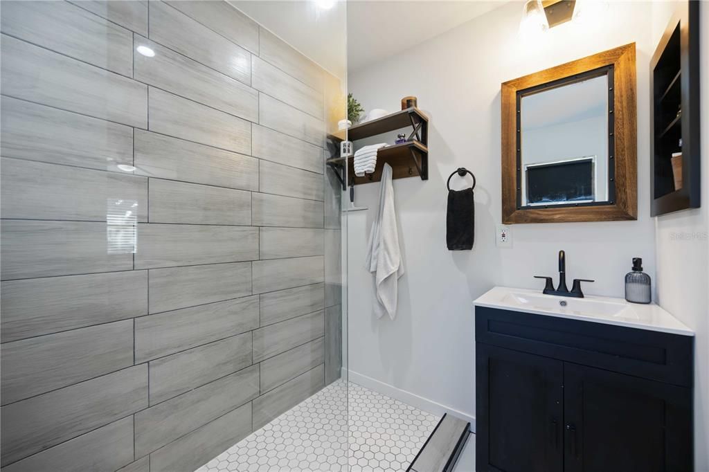 For Sale: $349,999 (2 beds, 2 baths, 878 Square Feet)