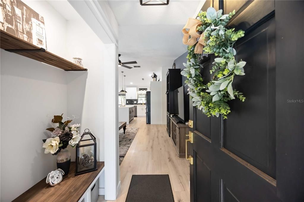 For Sale: $349,999 (2 beds, 2 baths, 878 Square Feet)