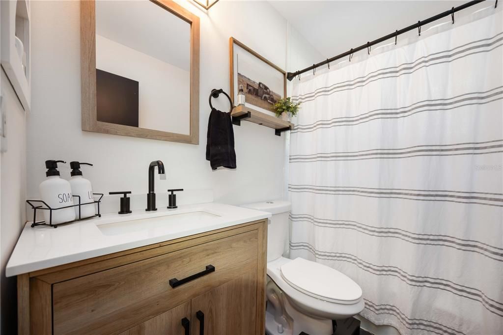 For Sale: $349,999 (2 beds, 2 baths, 878 Square Feet)