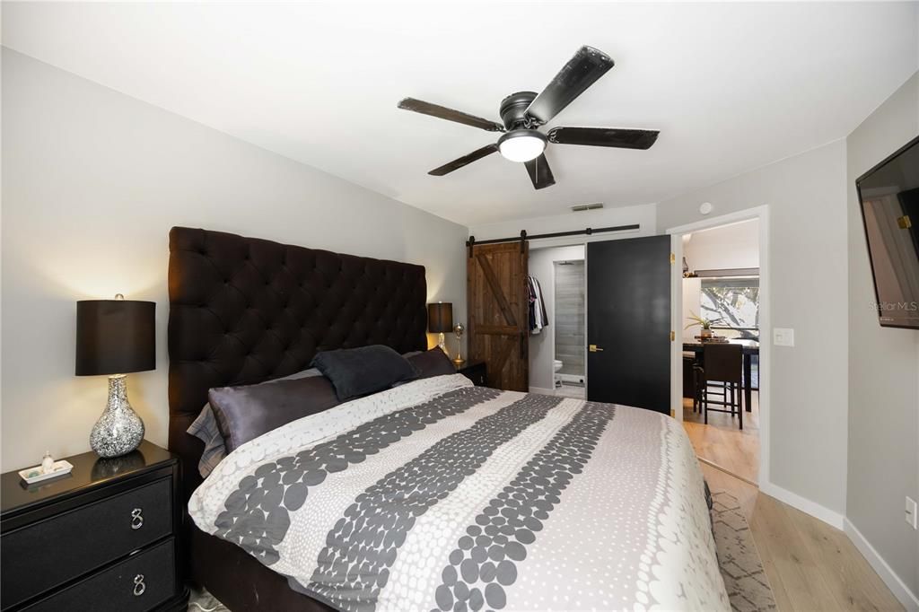 For Sale: $349,999 (2 beds, 2 baths, 878 Square Feet)