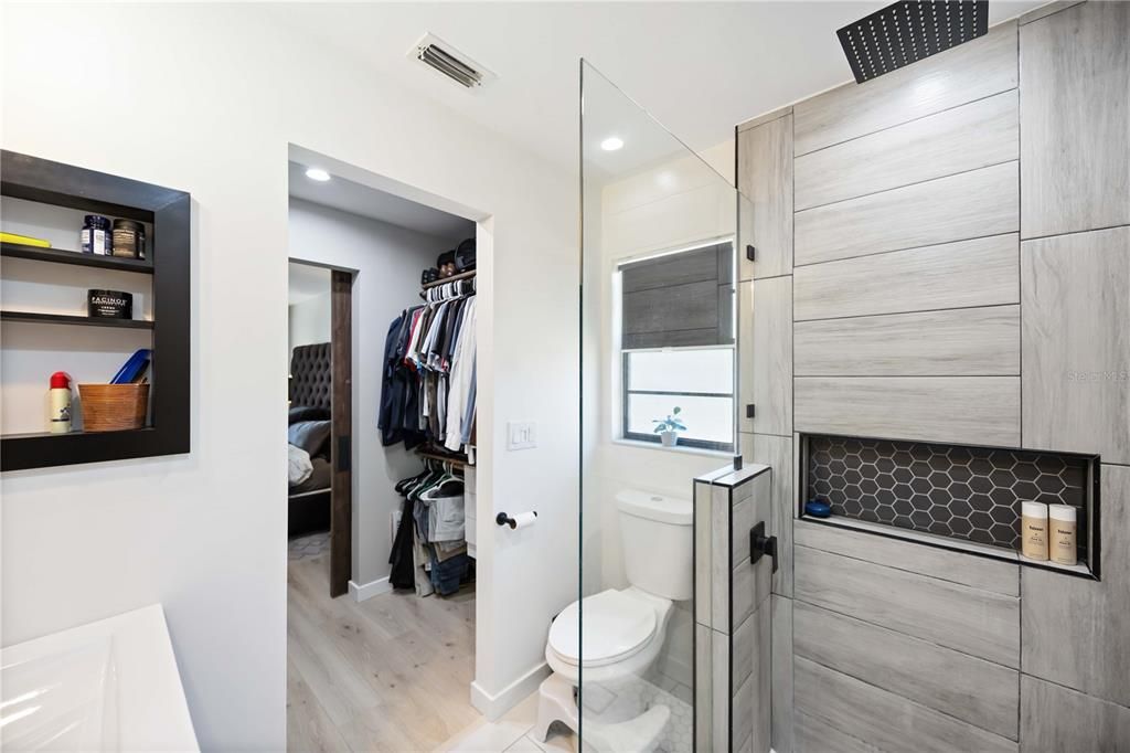 For Sale: $349,999 (2 beds, 2 baths, 878 Square Feet)