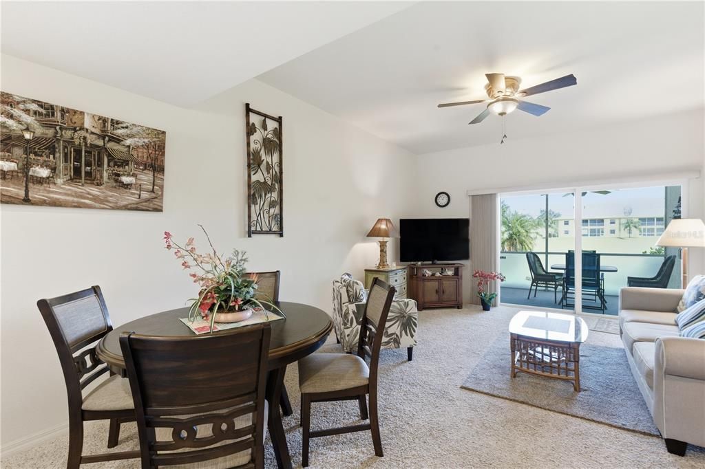 For Sale: $199,900 (2 beds, 2 baths, 1154 Square Feet)