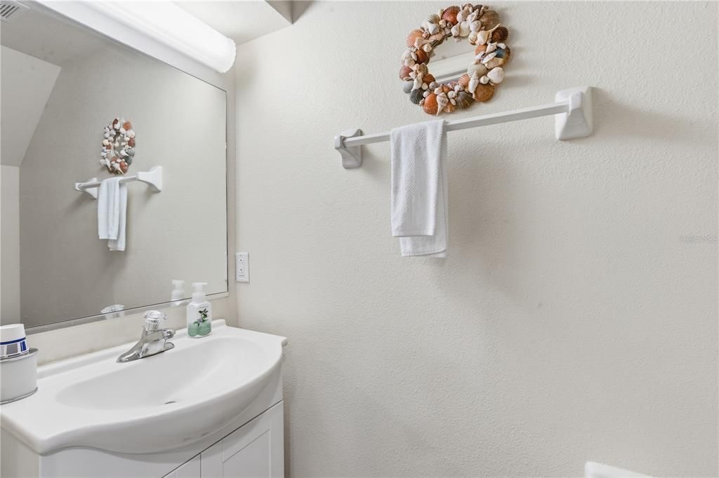 For Sale: $199,900 (2 beds, 2 baths, 1154 Square Feet)