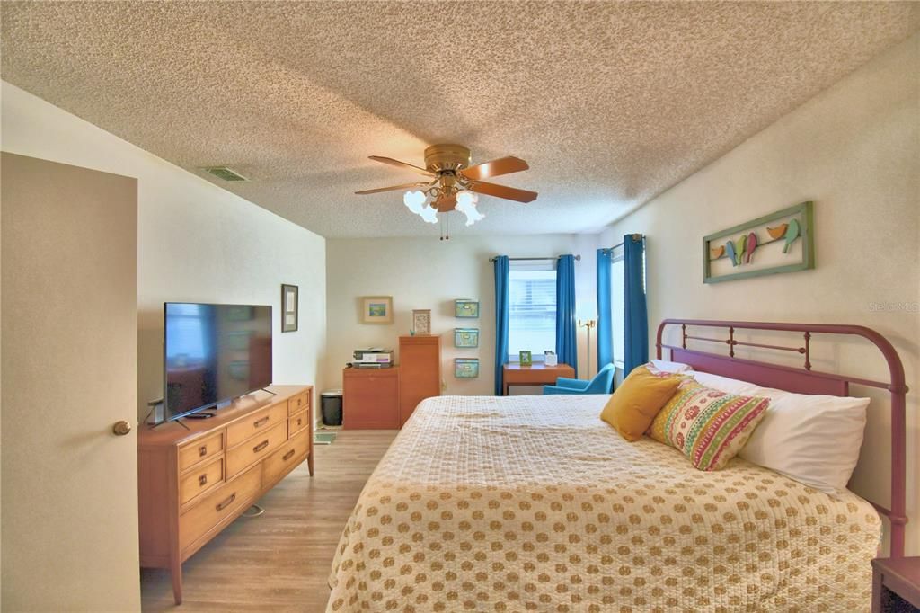 For Sale: $222,000 (2 beds, 2 baths, 1196 Square Feet)