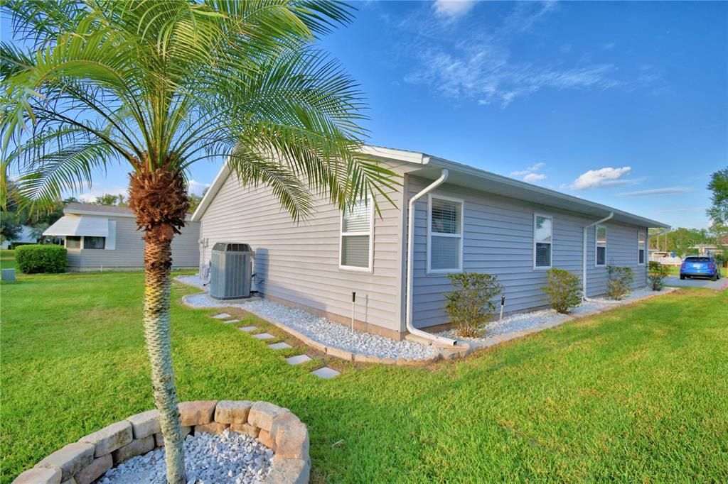 For Sale: $222,000 (2 beds, 2 baths, 1196 Square Feet)