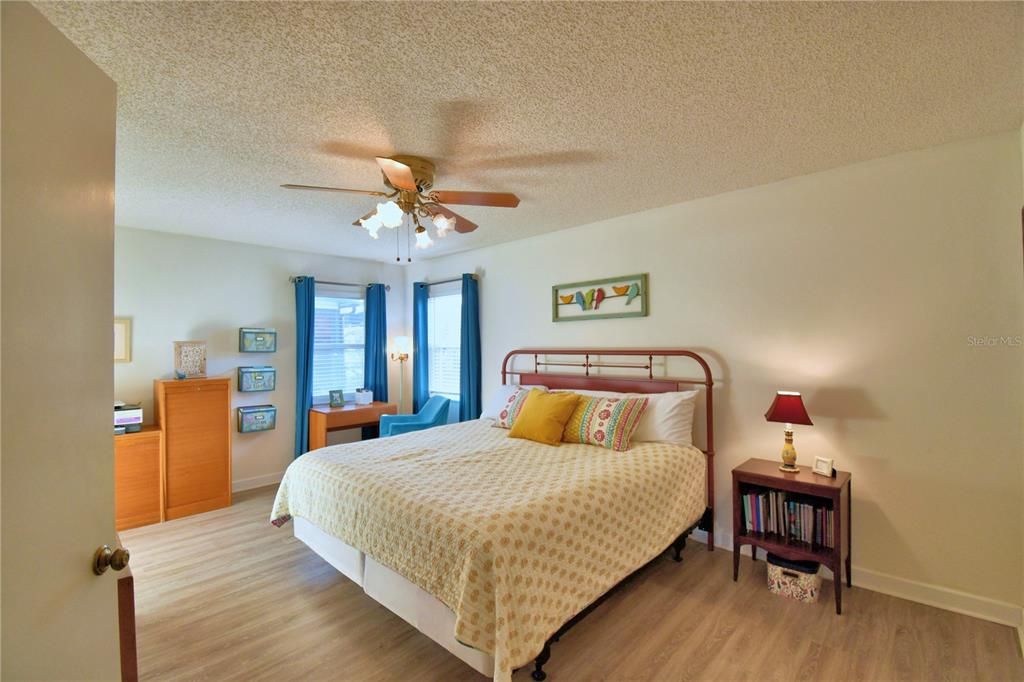 For Sale: $222,000 (2 beds, 2 baths, 1196 Square Feet)