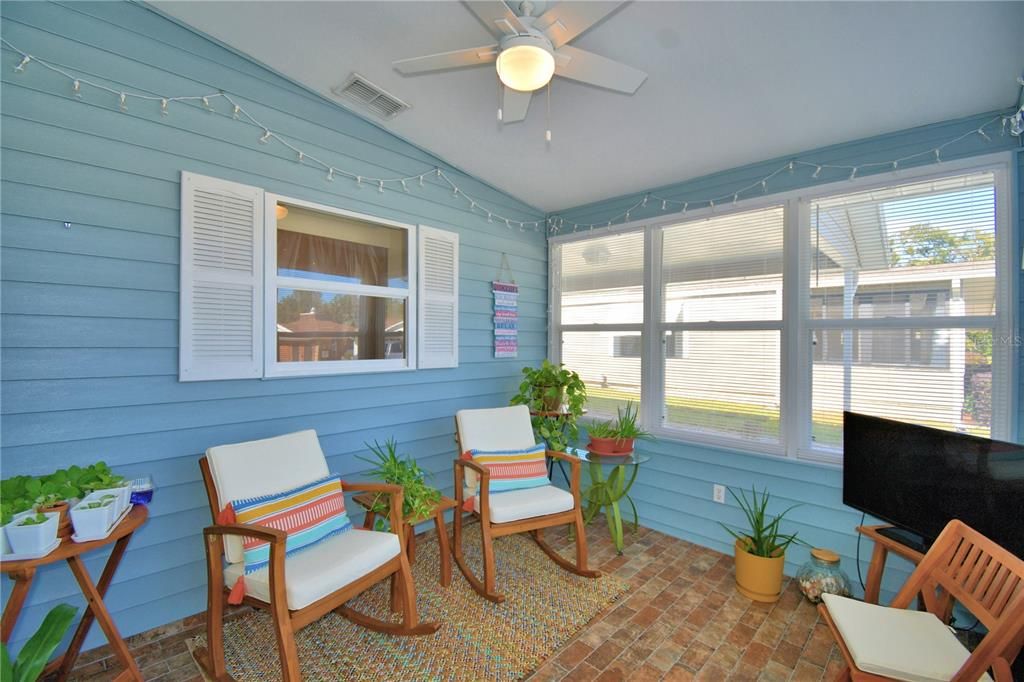 For Sale: $222,000 (2 beds, 2 baths, 1196 Square Feet)