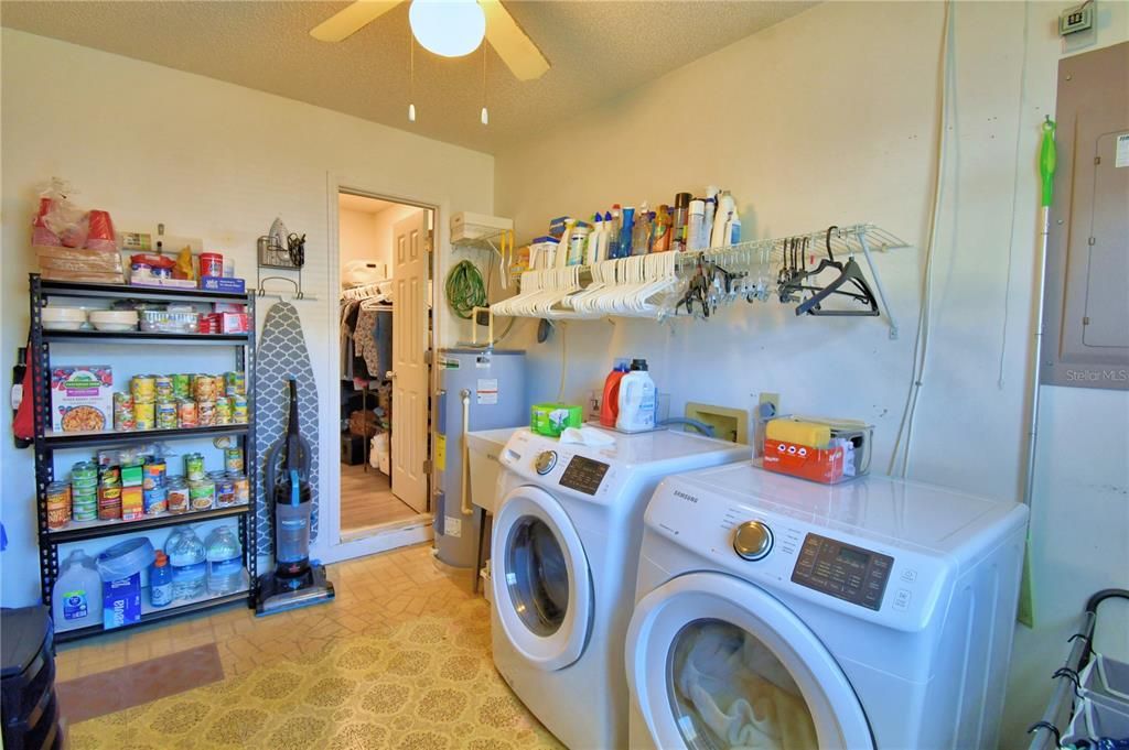 For Sale: $222,000 (2 beds, 2 baths, 1196 Square Feet)