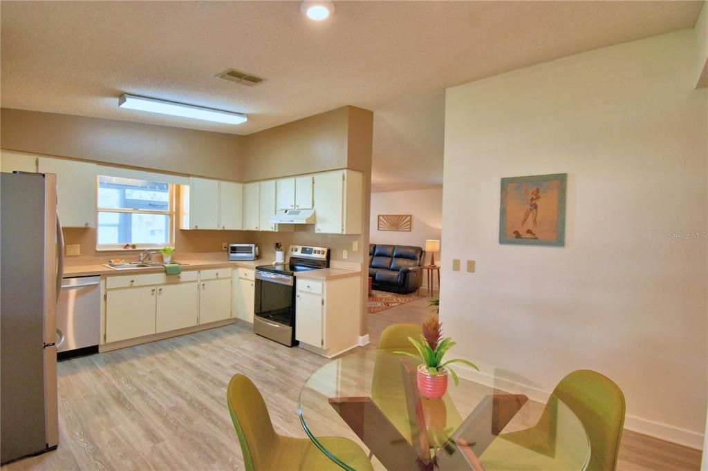 For Sale: $222,000 (2 beds, 2 baths, 1196 Square Feet)