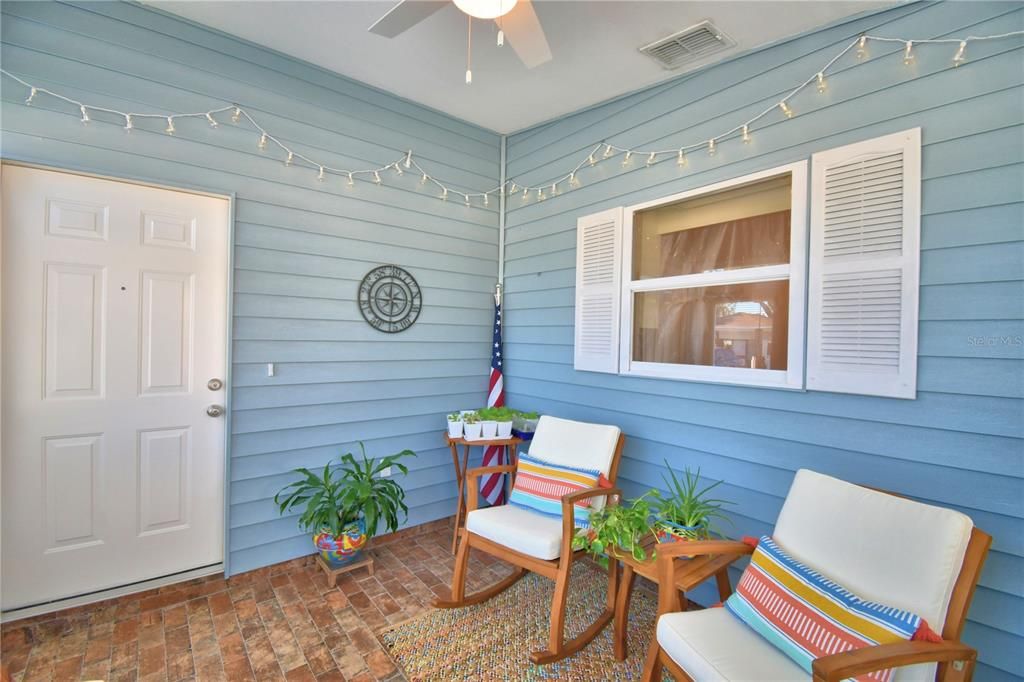 For Sale: $222,000 (2 beds, 2 baths, 1196 Square Feet)