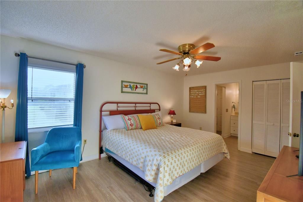 For Sale: $222,000 (2 beds, 2 baths, 1196 Square Feet)